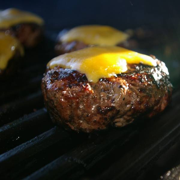 Grill the Perfect Cheese Burger