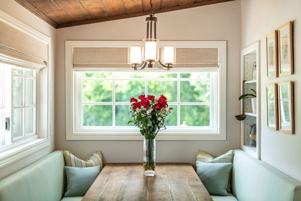 Cozy custom banquette kitchen seating