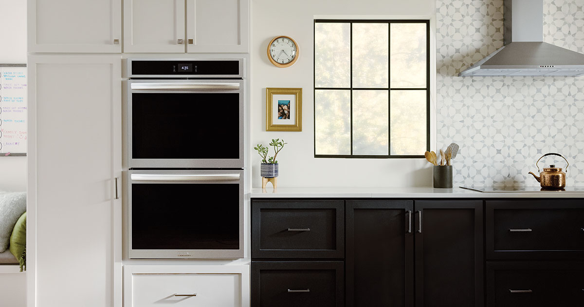 Frigidaire Gallery wall oven with total convection